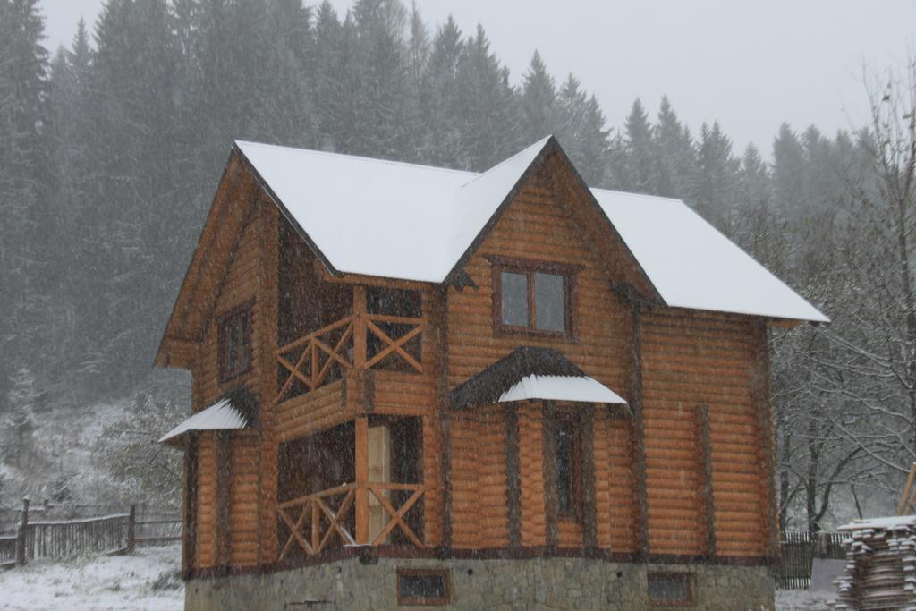 Sadyba Kazkove Dzherelo Verkhovyna Buitenkant foto